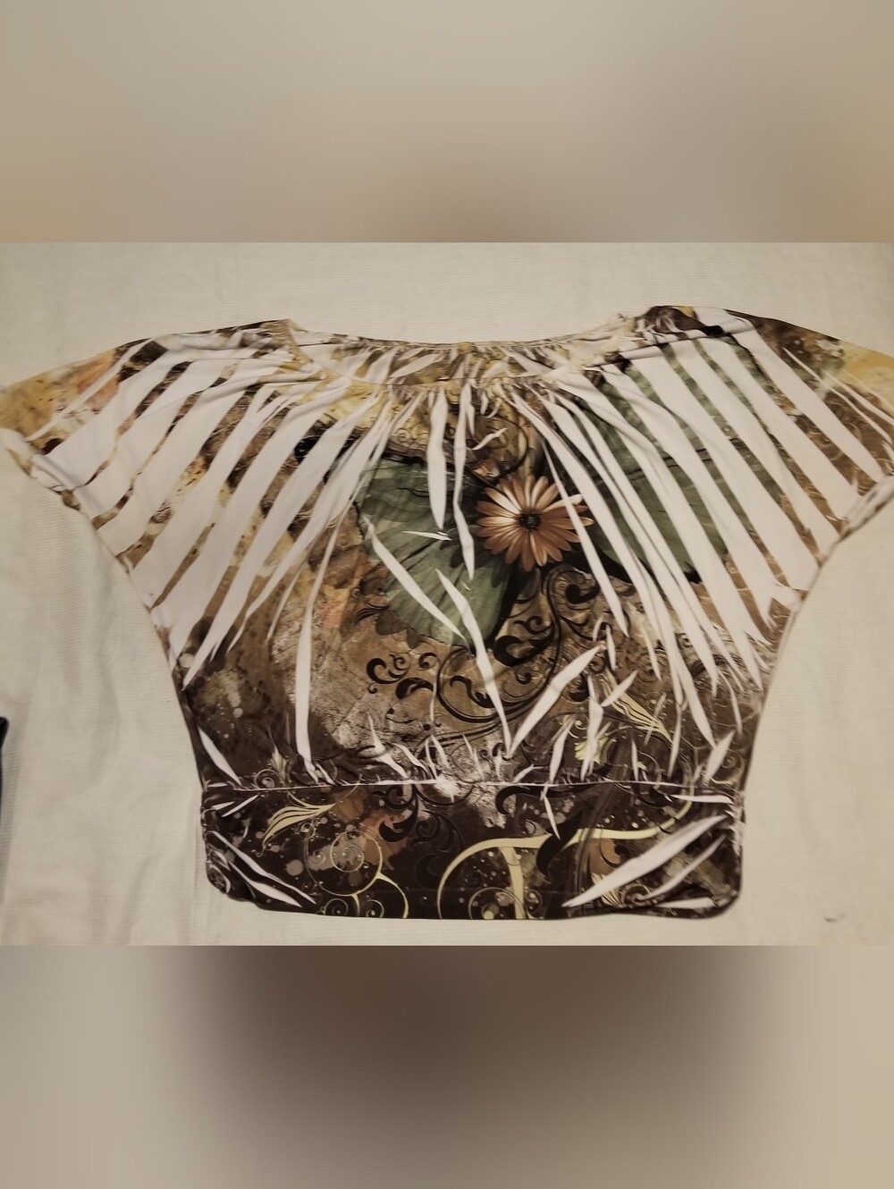 Mi Manchi Y2K Women's 2X White, Green, & Brown Short-Sleeve Floral Scroll Blouse